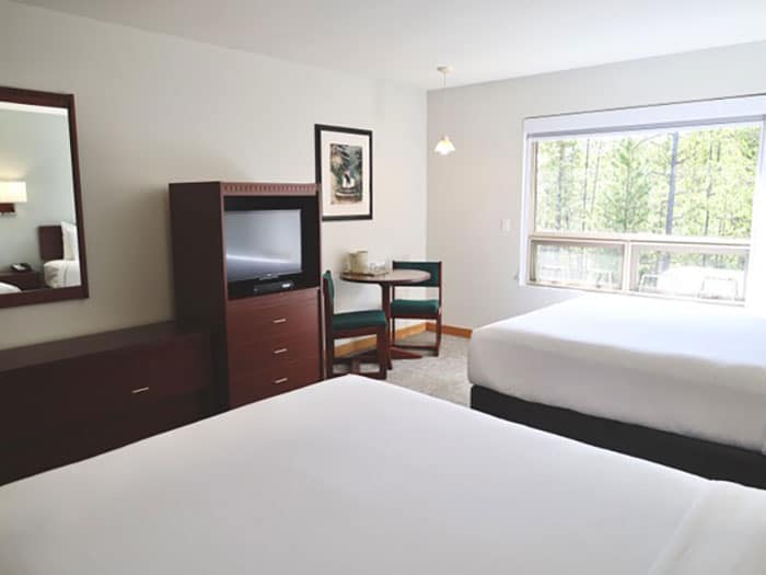 glacier-mountain-lodge-double-queen-room