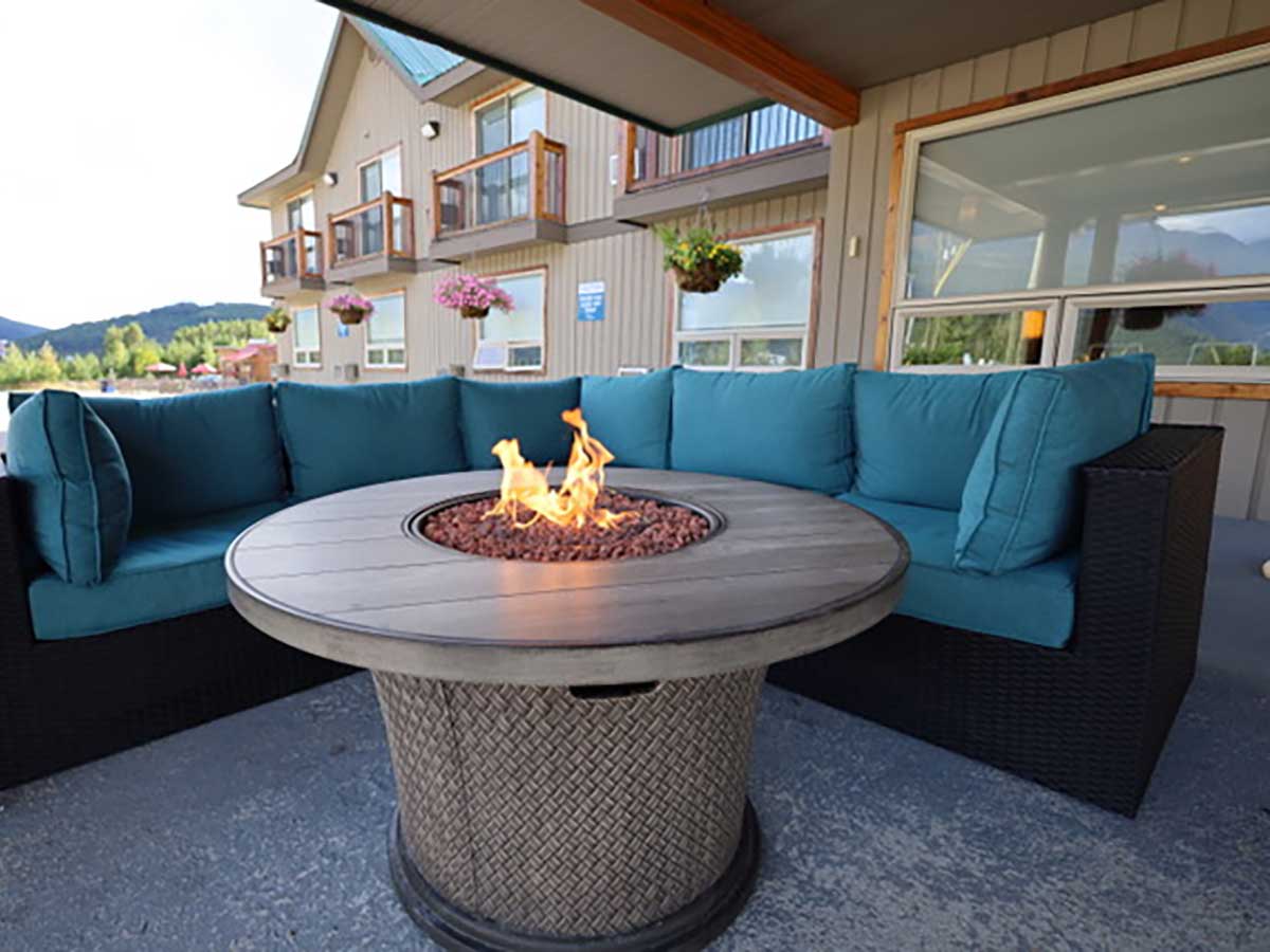 Glacier Mountain Lodge Entrance Fire Pit