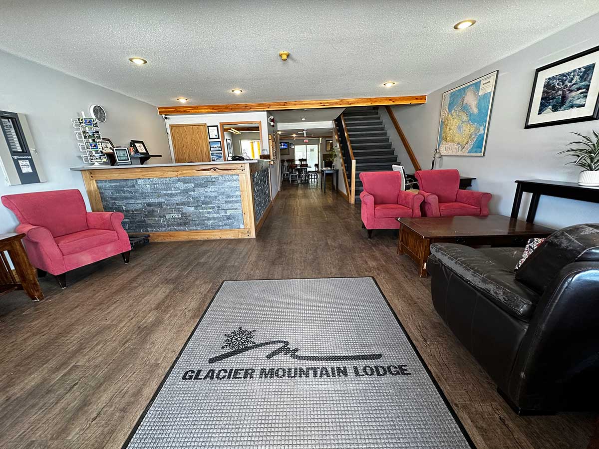 glacier-mountain-lodge-lobby